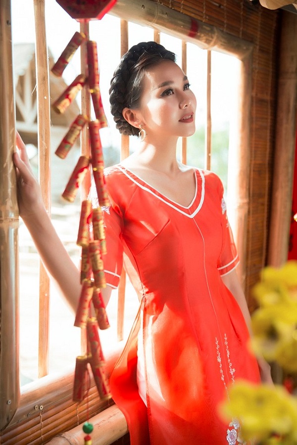 Siêu mẫu Thanh Hằng “bật mí” cách chọn áo dài đón Tết - Hình 2