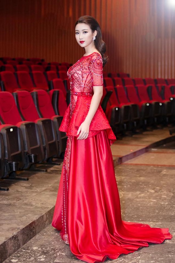 Hoa hậu Mỹ Linh gợi cảm với đầm ren xuyên thấu - Hình 2