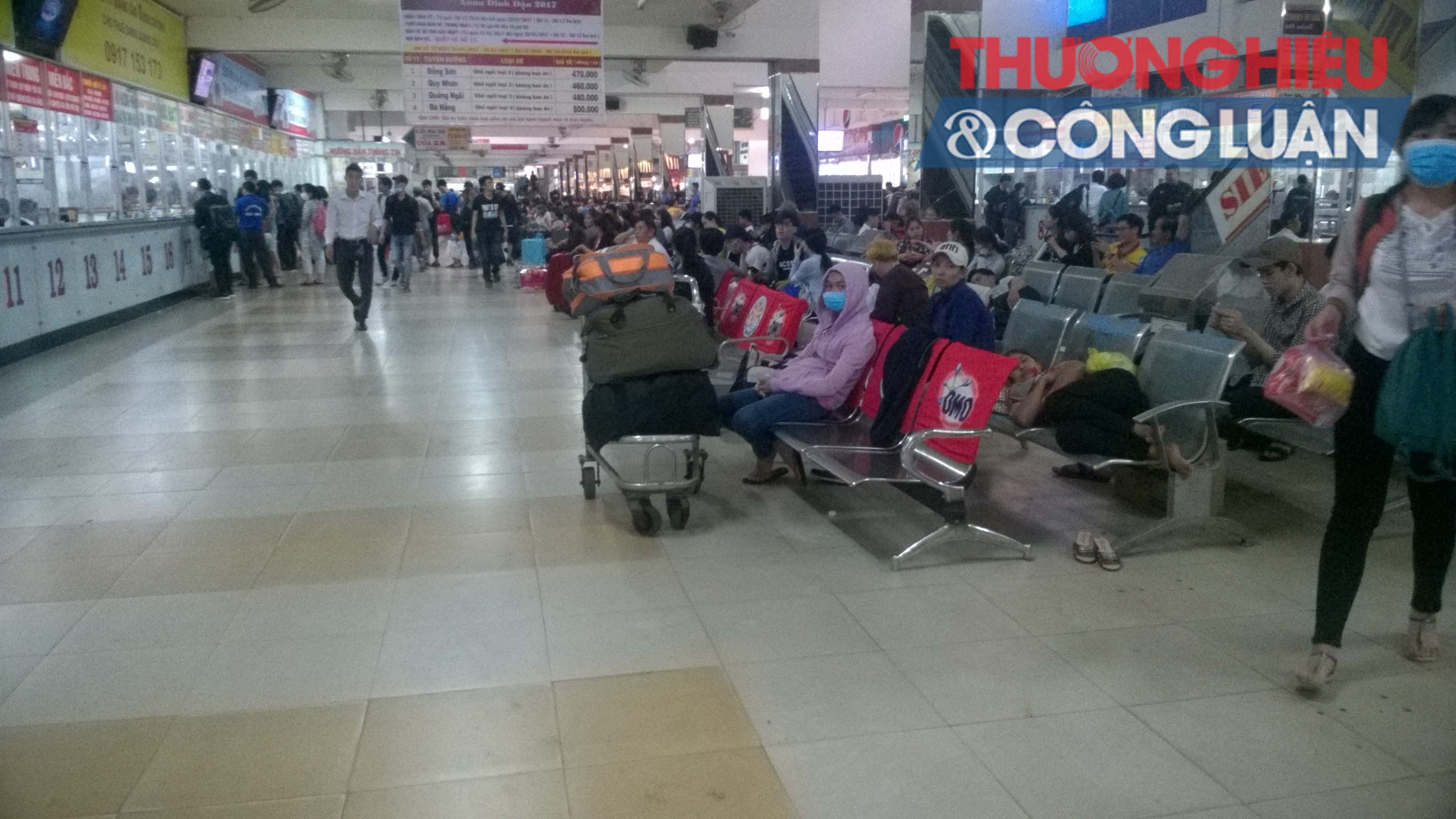 Loạn giá vé xe dịp Tết tại bến xe Miền Đông