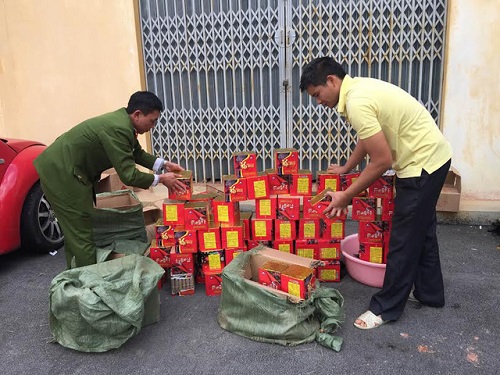 Tây Ninh: Bắt đối tượng vận chuyển 10kg pháo lậu từ Campuchia về Việt Nam - Hình 1