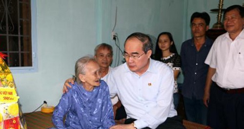 Chủ tịch UB TWMTTQVN thăm, chúc Tết các đồng chí nguyên lãnh đạo Đảng, Nhà nước