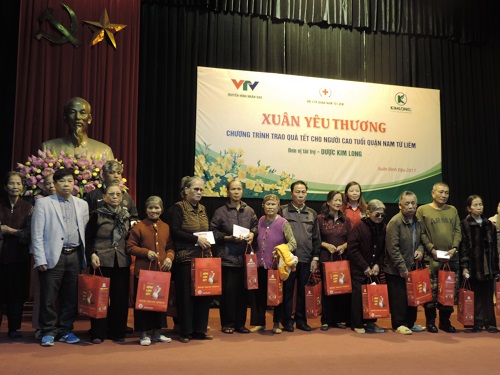 “Xuân yêu thương” – Chương trình trao quà Tết cho NCT quận Nam Từ Liêm