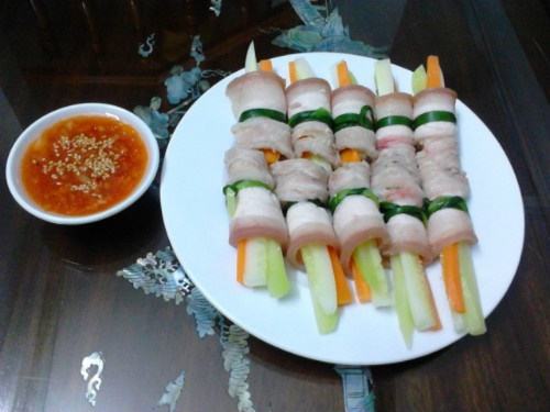 Thịt ba chỉ cuộn rau chống ngán ngày Tết