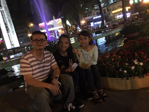 Người Sài Gòn đón Giao thừa trong không khí ấm áp, đoàn viên - Hình 2