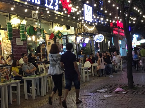 Người Sài Gòn đón Giao thừa trong không khí ấm áp, đoàn viên - Hình 9