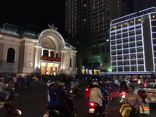 Người Sài Gòn đón Giao thừa trong không khí ấm áp, đoàn viên - Hình 13