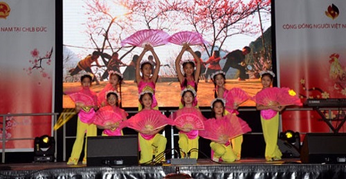 Tưng bừng đón Tết cổ truyền khắp năm châu