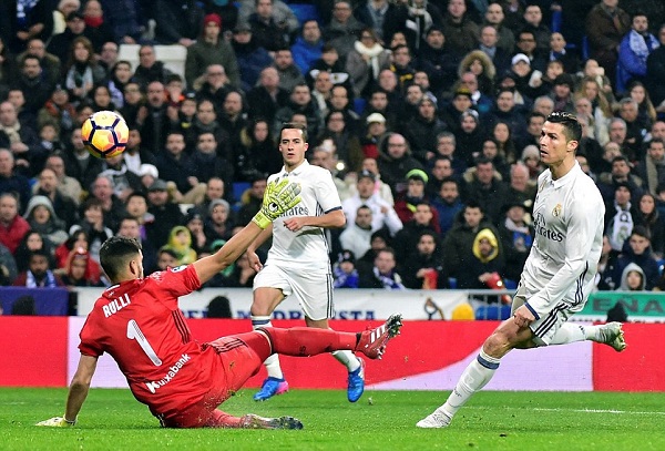 Ronaldo lập công và kiến tạo giúp Real nới rộng cách biệt tại La Liga - Hình 1