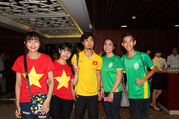 Giao hữu giữa U23 Việt Nam và U23 Malaysia: Sức nóng của Công Phượng và Văn Toàn - Hình 1
