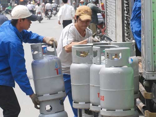 Giá gas bán lẻ tăng 28.000 đồng mỗi bình 12 kg - Hình 1