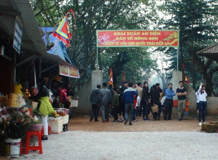 Thanh Hóa: Khai mạc Lễ hội Đền Nưa - Am Tiên năm 2017