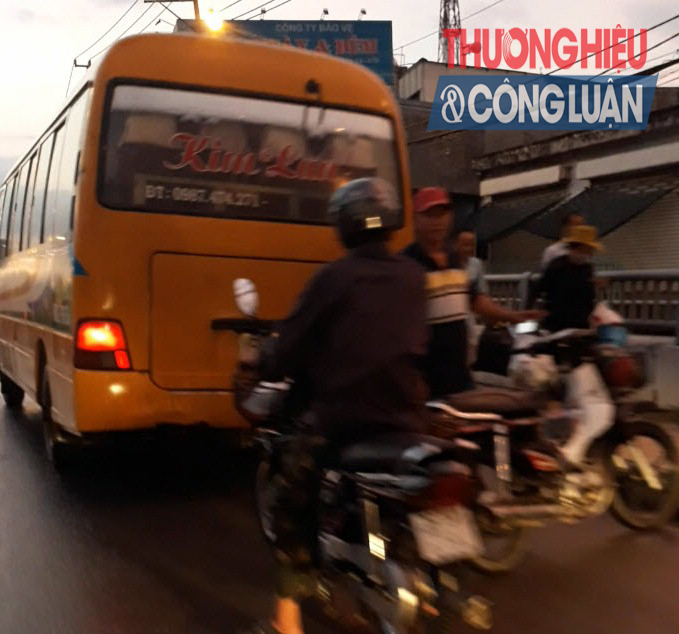TP. Hồ Chí Minh: Sau Tết Đinh Dậu, xe dù, bến cóc hoạt động mạnh - Hình 3