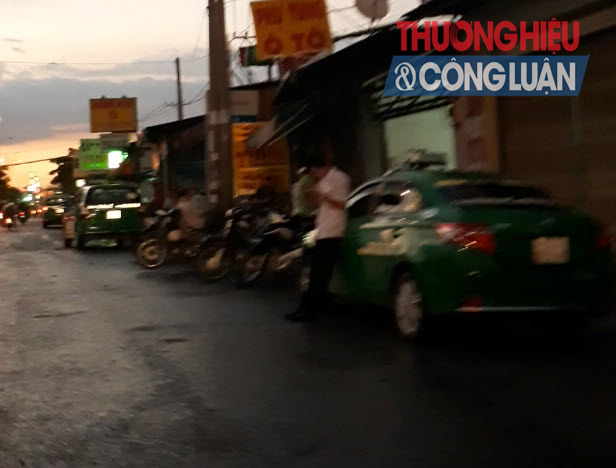 TP. Hồ Chí Minh: Sau Tết Đinh Dậu, xe dù, bến cóc hoạt động mạnh - Hình 4