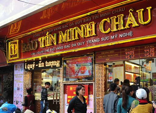 Giá vàng rớt thảm sau ngày “Vía Thần Tài”