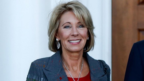 Thượng viện Mỹ chọn bà Betsy DeVos làm Bộ trưởng Giáo dục
