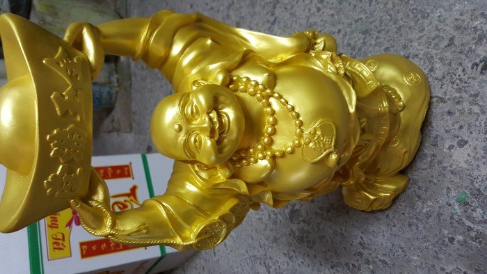 Hai người nước ngoài buôn lậu 7 pho tượng vàng bị bắt giữ