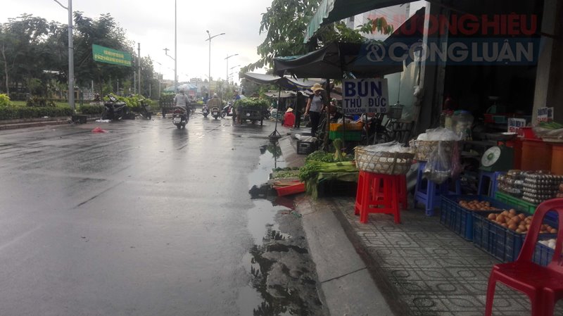 TP. Hồ Chí Minh: Họp chợ giữa ngã ba đường tại phường 17, quận Gò Vấp! - Hình 1
