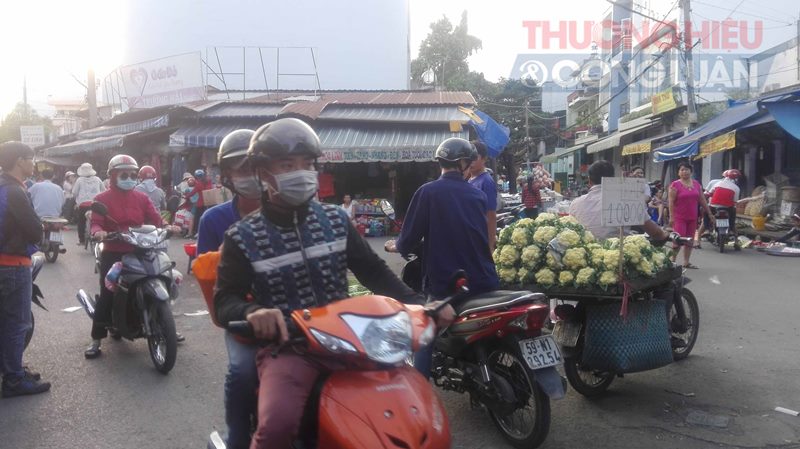 TP. Hồ Chí Minh: Ngang nhiên chiếm ngã ba họp chợ? - Hình 1