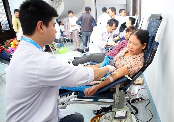 Huế: Hàng trăm người tham gia lễ hội hiến máu trên quê hương mang họ Bác Hồ - Hình 1