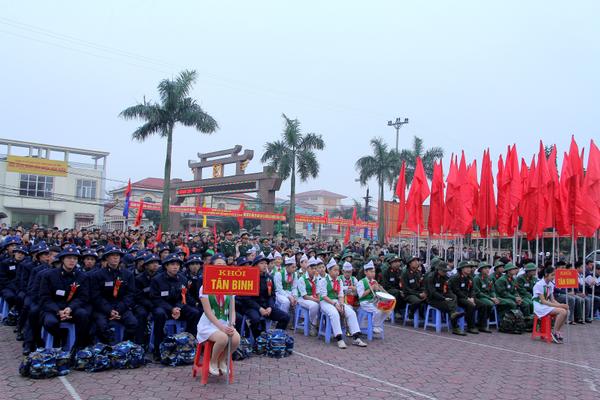Hà Tĩnh: Tiễn 900 tân binh lên đường nhập ngũ - Hình 2