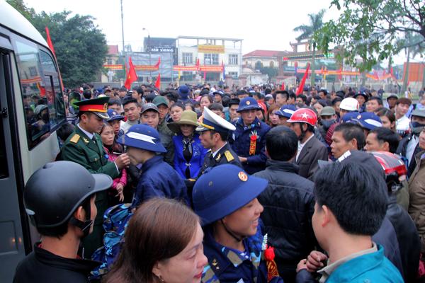 Hà Tĩnh: Tiễn 900 tân binh lên đường nhập ngũ - Hình 3