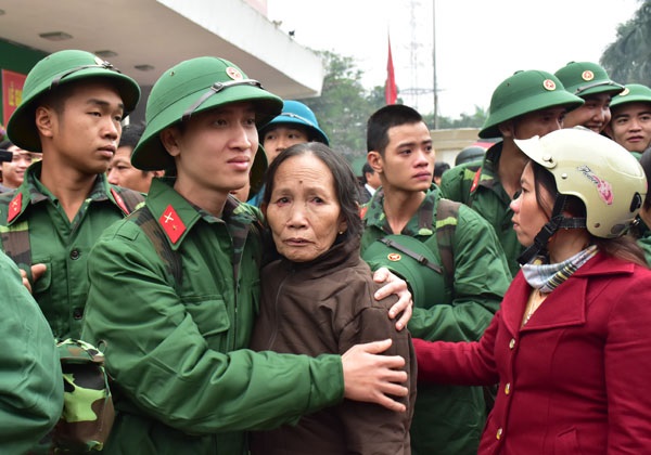 Hơn 1000 thanh niên ưu tú tỉnh Thừa Thiên – Huế lên đường nhập ngũ
