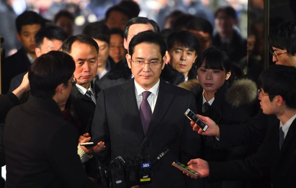 Toà án điều trần lệnh bắt giữ lãnh đạo Samsung - Hình 1