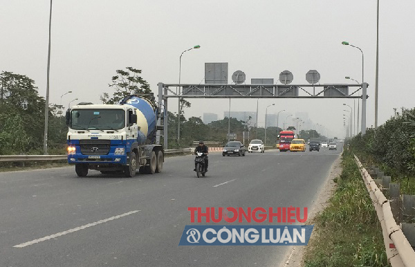Cảnh báo tình trạng “đánh cược” mạng sống với “tử thần” trên Đại lộ Thăng Long