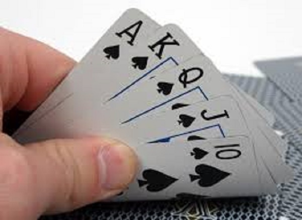 Phạt 1 triệu đồng vì tội đánh bài... ăn thịt gà