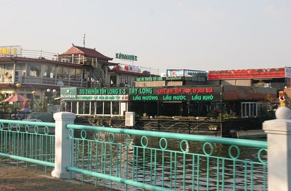 Hà Nội: Sẽ tháo dỡ các nhà nổi, du thuyền trên Hồ Tây trong tháng 2