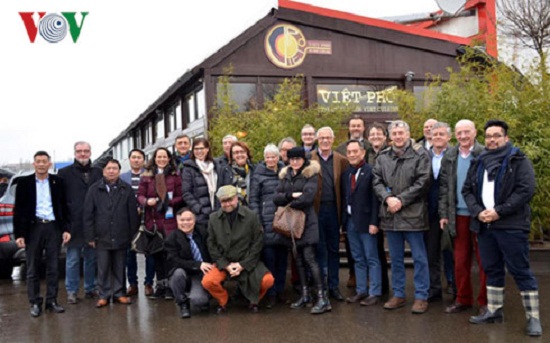 CLB Rotary Wien-Stadtpark tìm hiểu sự hội nhập của người Việt tại Đức - Hình 2