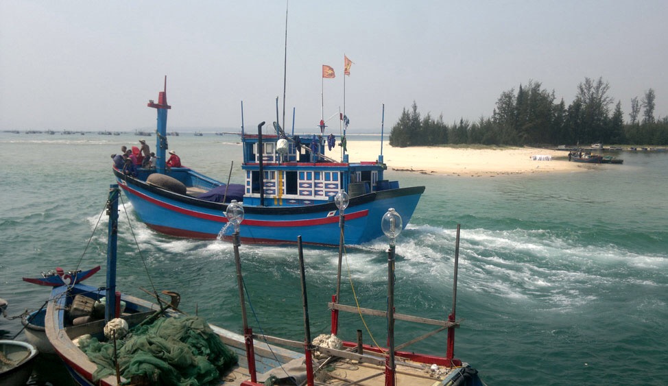 Phú Yên: Thông luồng, ngư dân đang tranh thủ ra khơi