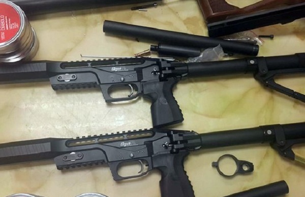 4 khẩu súng hơi cùng hàng nghìn viên đạn bị bắt giữ tại sân bay Nội Bài - Hình 1