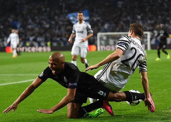 Champions League: Chơi thiếu người, Porto bại trận trên sân nhà - Hình 1