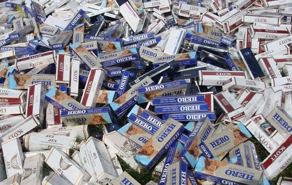 Bình Phước: Bắt giữ 2 đối tượng vận chuyển 6.500 bao thuốc lá ngoại nhập - Hình 1
