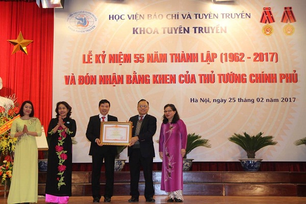 Khoa Tuyên truyền - Học viện Báo chí: Đón nhận Bằng khen của Thủ tướng Chính phủ