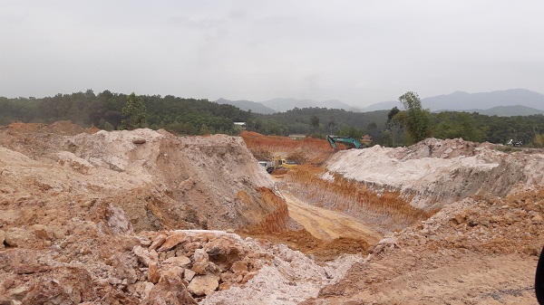 Quảng Ninh: Nghi vấn “đại công trường” khai thác đất sét trái phép?