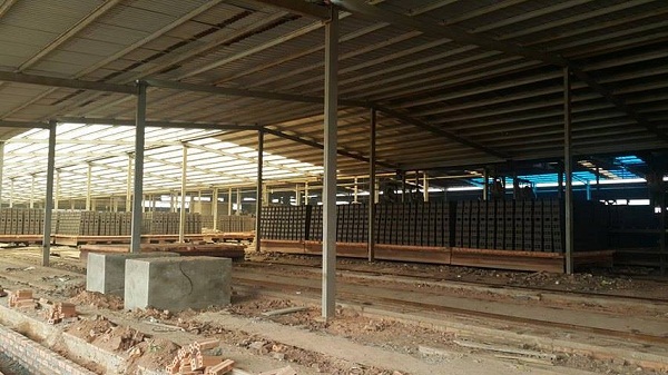 Bị đình chỉ do gây ô nhiễm môi trường: Lãnh đạo nhà máy gạch kêu quá nặng