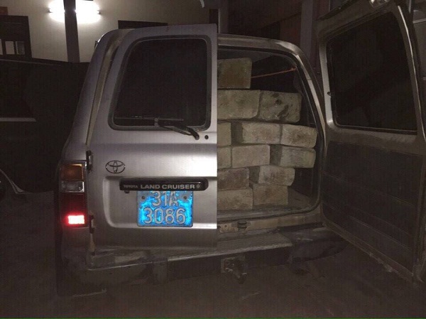 Tuyên Quang: Bắt giữ xe biển xanh vận chuyển gỗ lậu