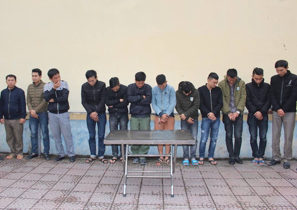 Bắt 12 đối tượng sát phạt nhau trên chiếu bạc