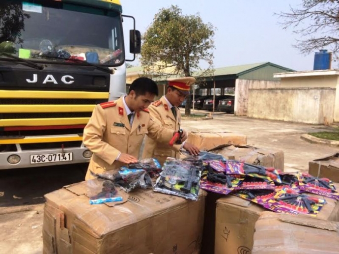 Thanh Hóa: Bắt giữ hơn 3.000 đồ chơi bạo lực đang trên đường tiêu thụ