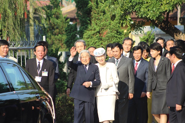 Nhật hoàng và Hoàng hậu thăm cố đô Huế - Hình 6