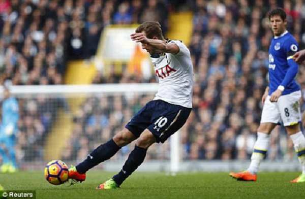 Harry Kane lập cú đúp, Tottenham “bắn hạ” Everton trên sân nhà - Hình 1