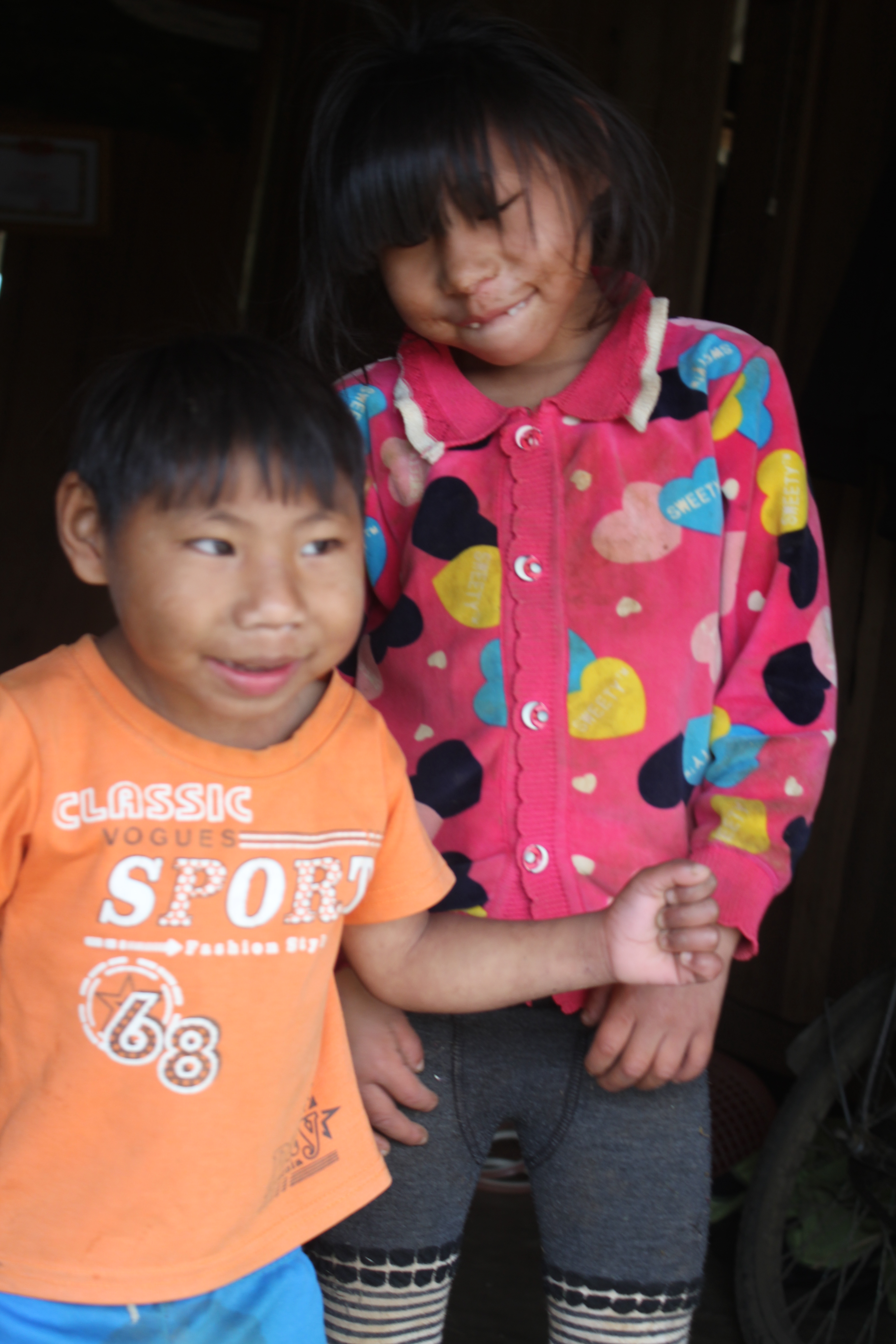 Đắk Lắk: Xót xa gia đình sinh ra 2 người con dị tật