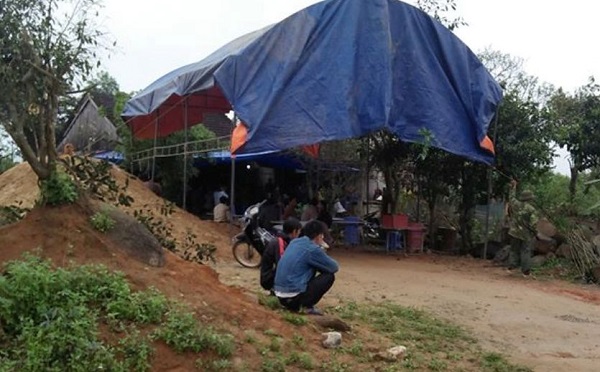 Hà Tĩnh: Nghi vấn chồng sát hại vợ bằng súng