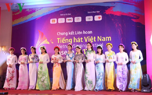 Chung kết Liên hoan Tiếng hát Việt Nam - ASEAN 2017 tại Lào - Hình 2
