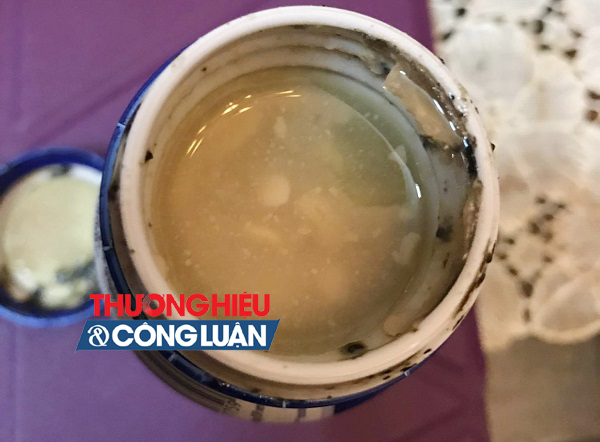 Sữa Ensure Gold Vigor còn hạn... mốc đen, vón cục và bốc mùi?