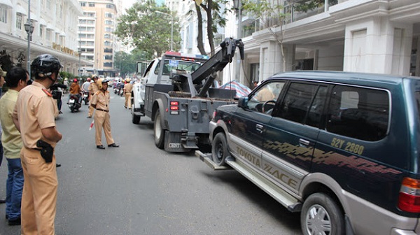 Hà Nội: Xử phạt 1.000 tài xế đỗ xe sai quy định