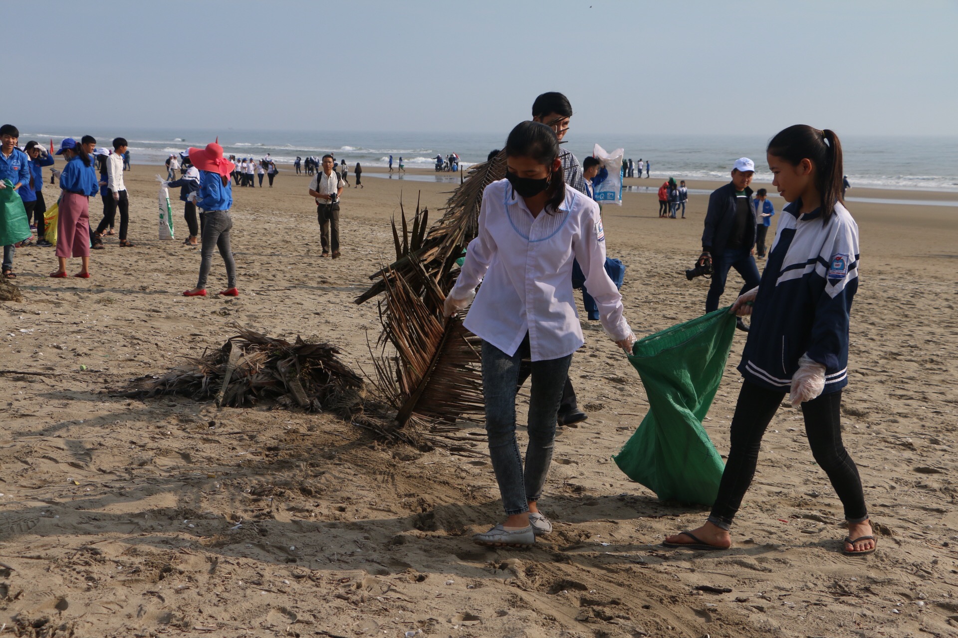 Hà Tĩnh: Phát động chương trình “Hãy làm sạch biển” - Hình 2