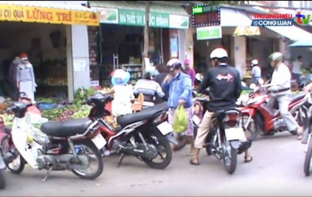 TP. HCM: Lo ngại mất ATVSTP tại chợ tự phát trên đường Phạm Văn Bạch - Hình 5